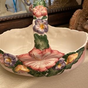 Vintage Hand painted pottery Alcobaca Portugal Large/l4 1/2” x 10” handle basket